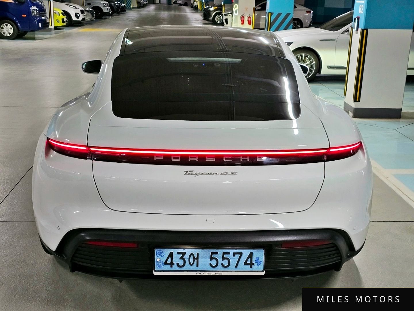 Porsche Taycan 2021 — миниатюра 9