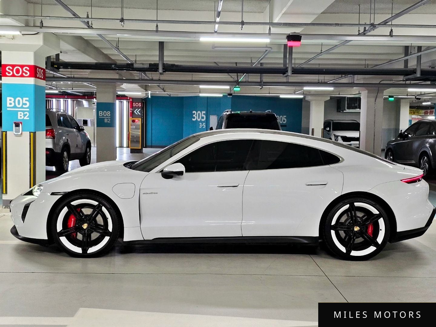 Porsche Taycan 2021 — миниатюра 11