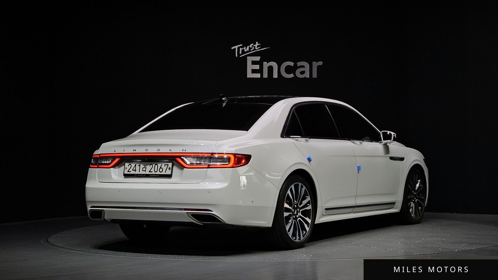 Lincoln Continental 2020 — миниатюра 2