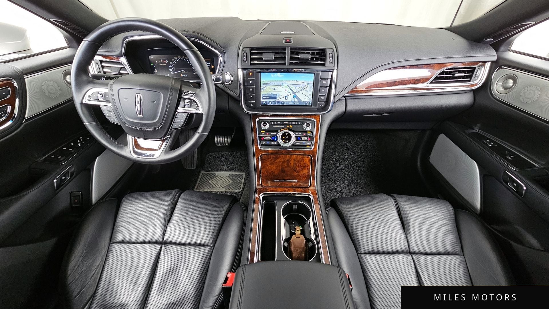 Lincoln Continental 2020 — миниатюра 10