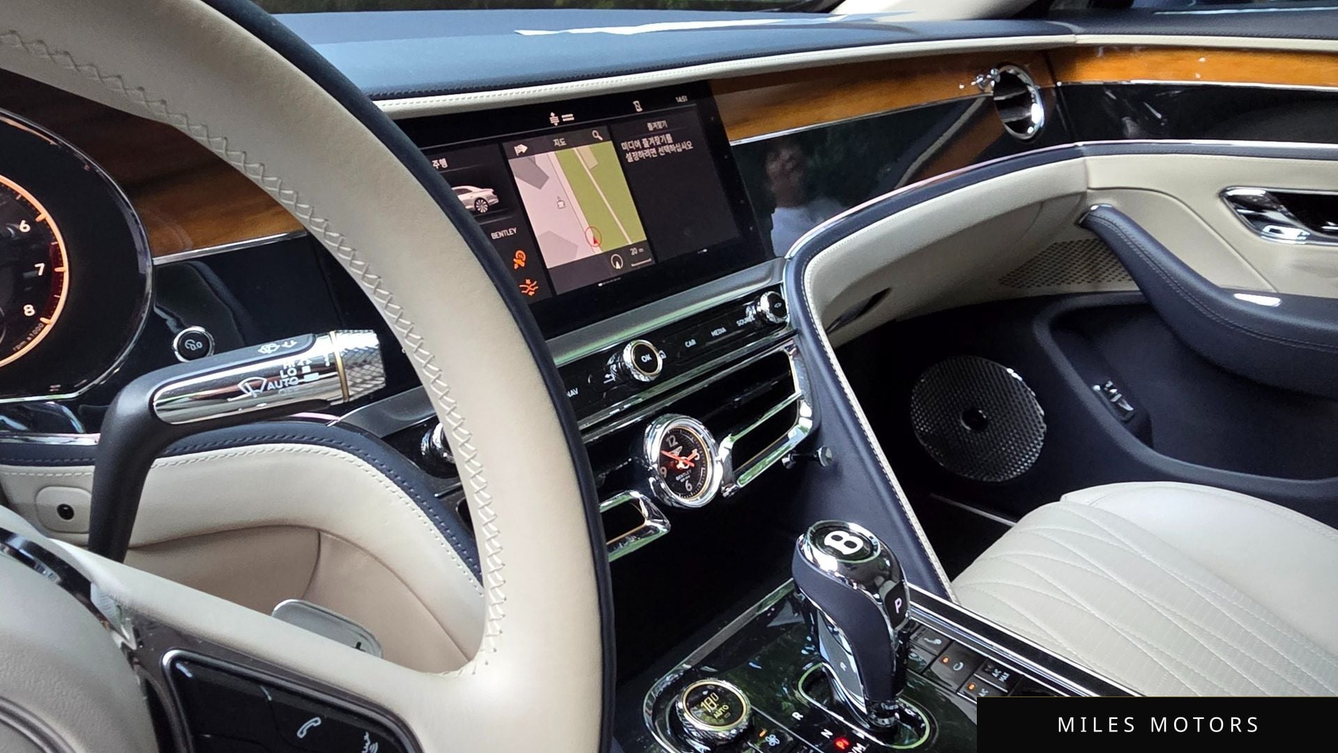 Bentley Flying Spur 2021 — миниатюра 2