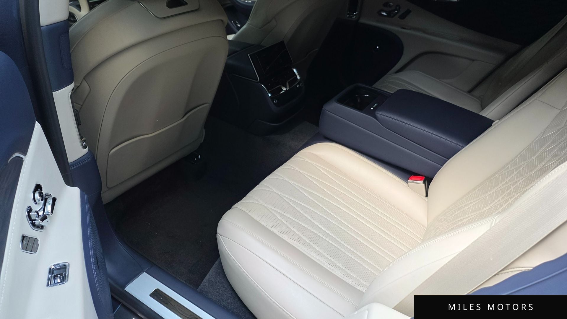Bentley Flying Spur 2021 — миниатюра 4