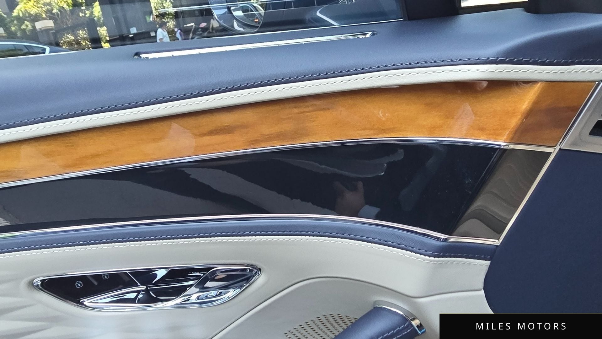 Bentley Flying Spur 2021 — миниатюра 6