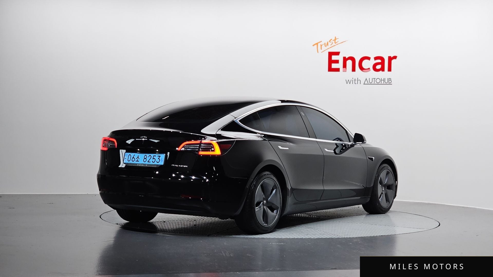 Tesla Model 3 2020 — миниатюра 2