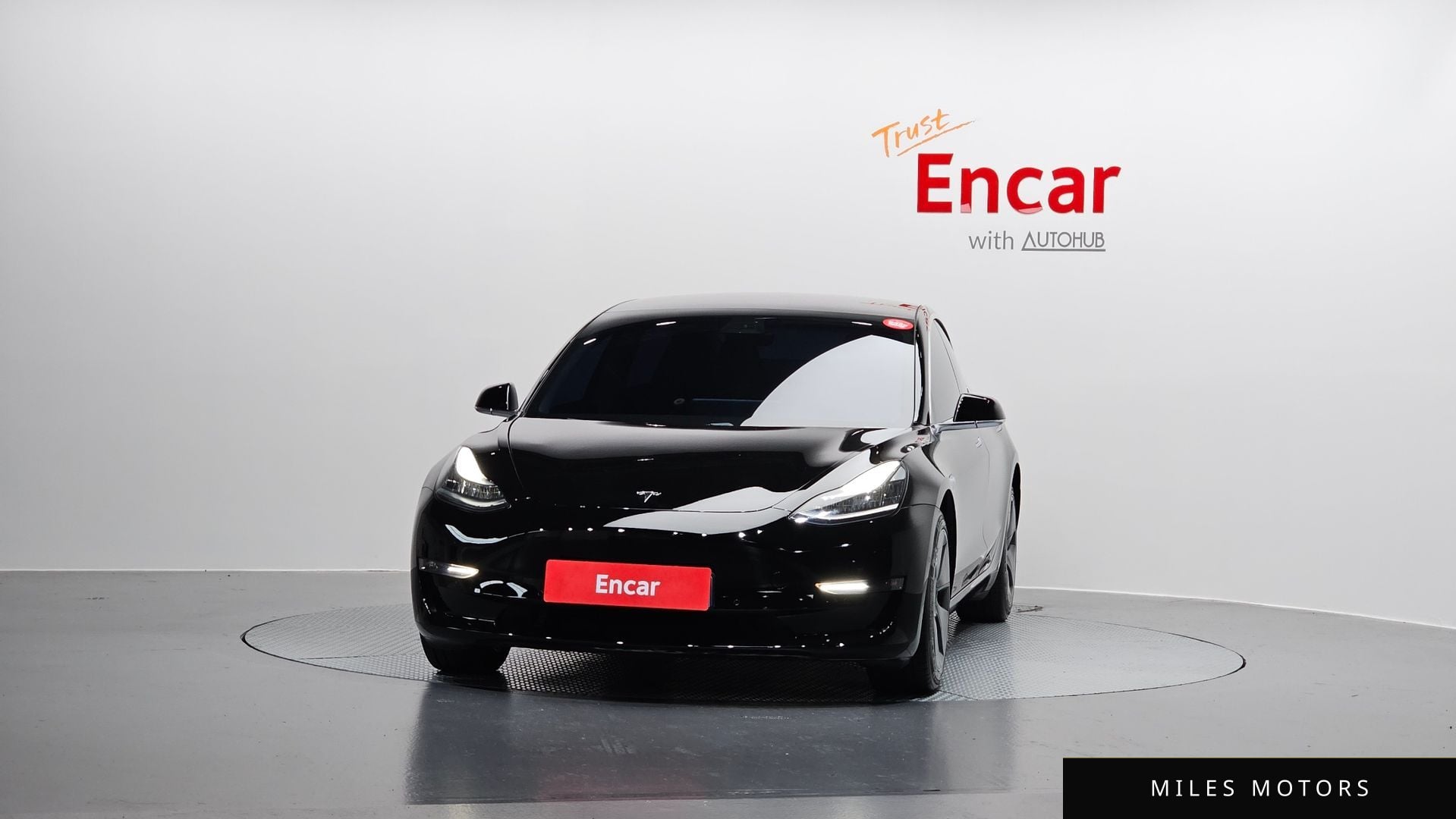 Tesla Model 3 2020 — миниатюра 3