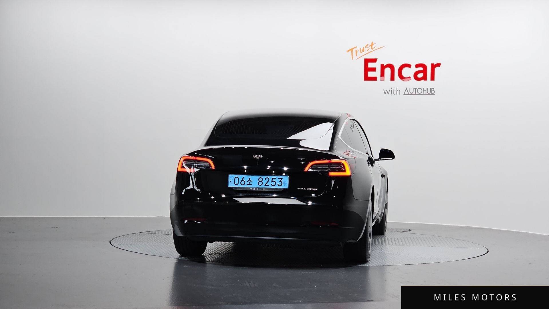 Tesla Model 3 2020 — миниатюра 4