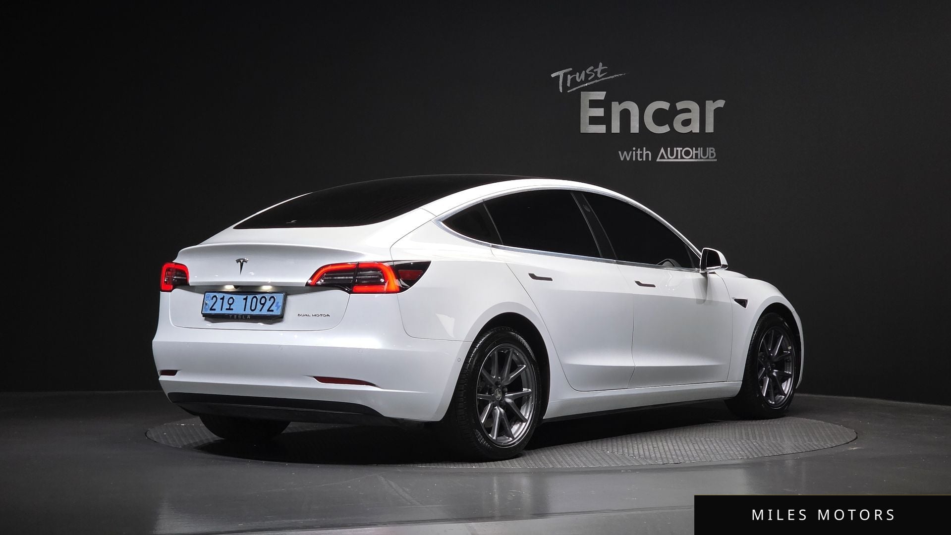 Tesla Model 3 2020 — миниатюра 2