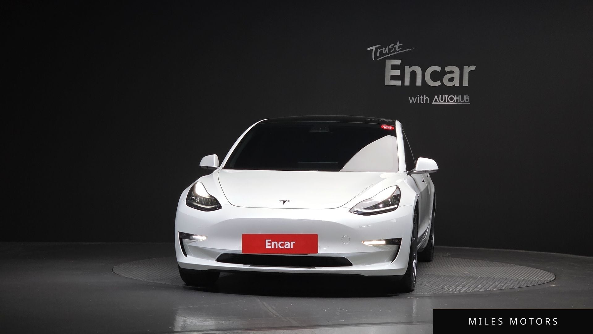 Tesla Model 3 2020 — миниатюра 3