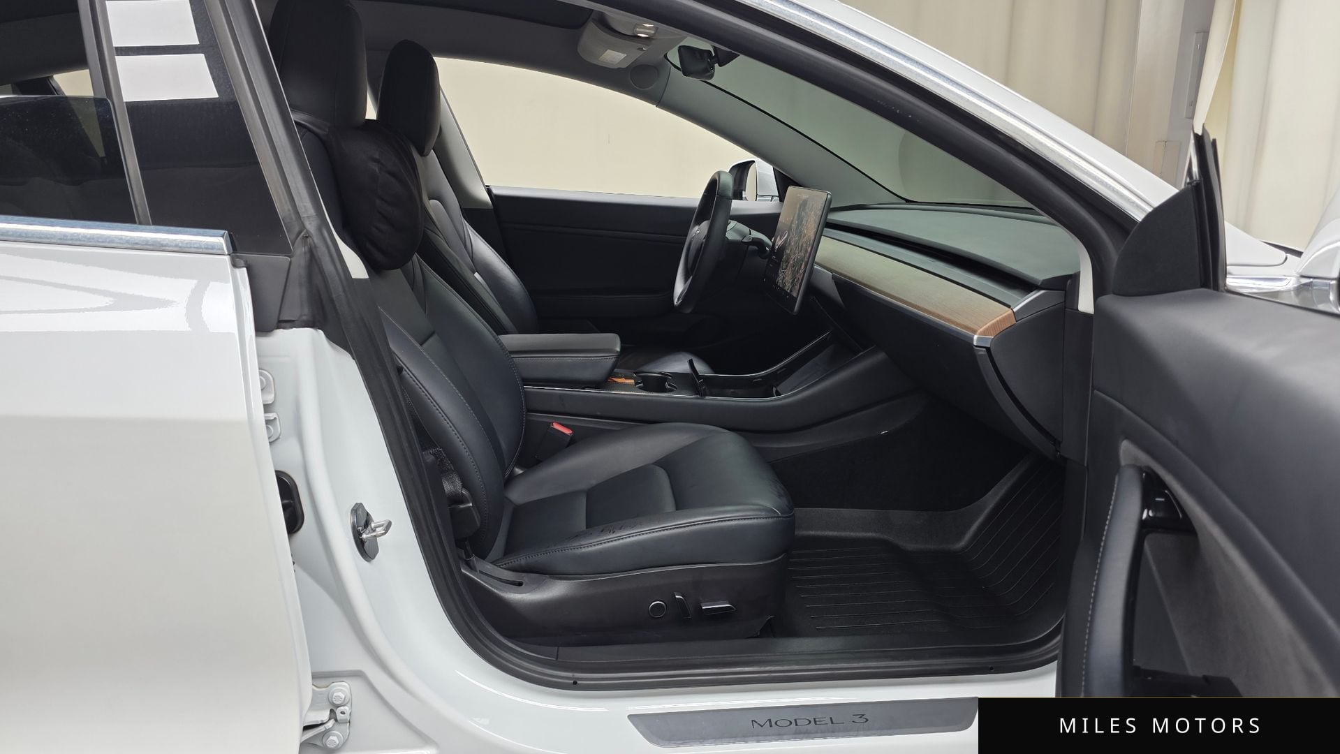 Tesla Model 3 2020 — миниатюра 11