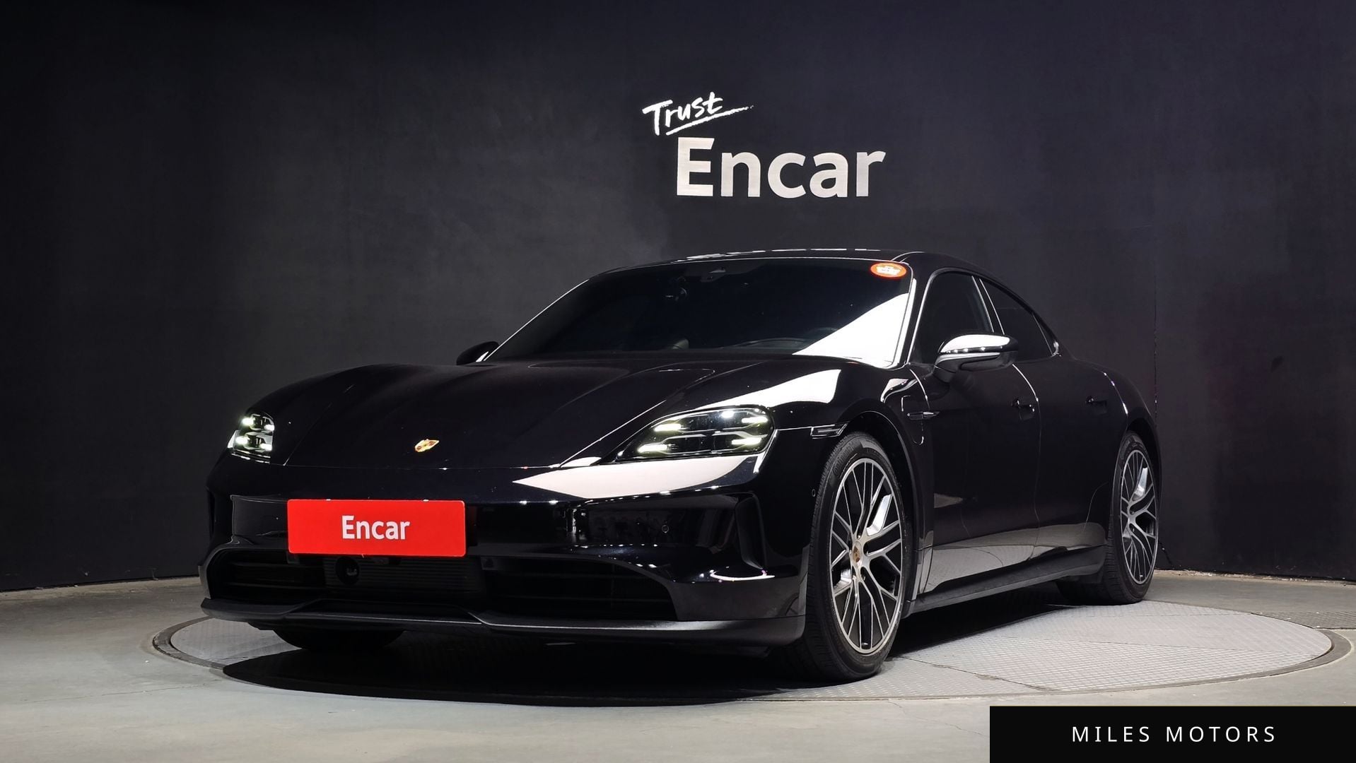 Porsche Taycan 2025 — фото 1 из 12