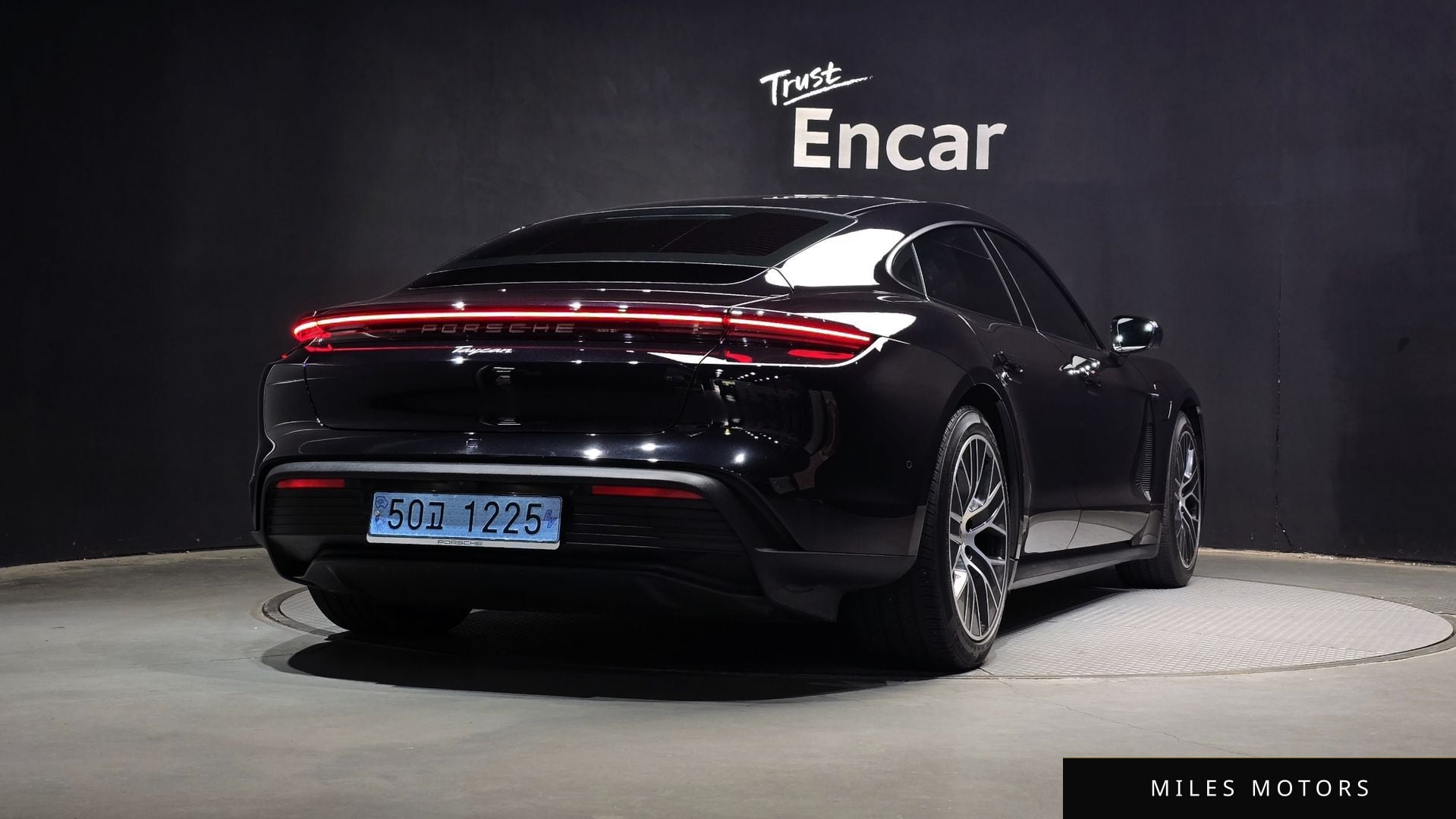 Porsche Taycan 2025 — миниатюра 2