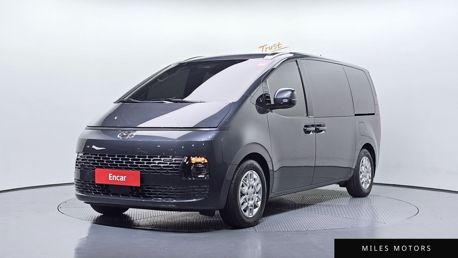 Hyundai Staria 2023 — фото 1 из 12