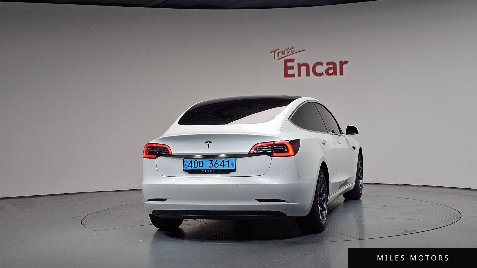 Tesla Model 3 2020 — миниатюра 4