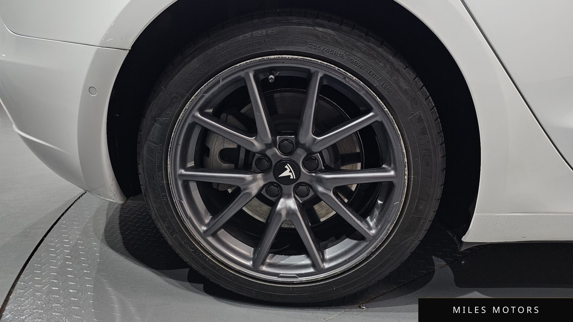 Tesla Model 3 2020 — миниатюра 5