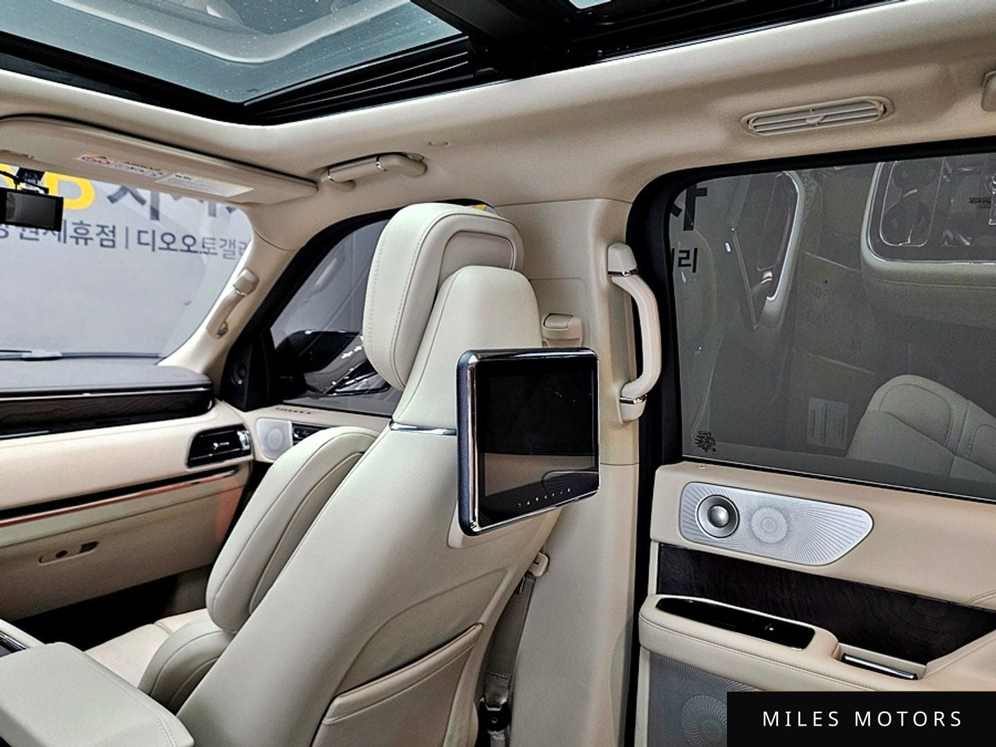 Lincoln Navigator 2021 — миниатюра 8
