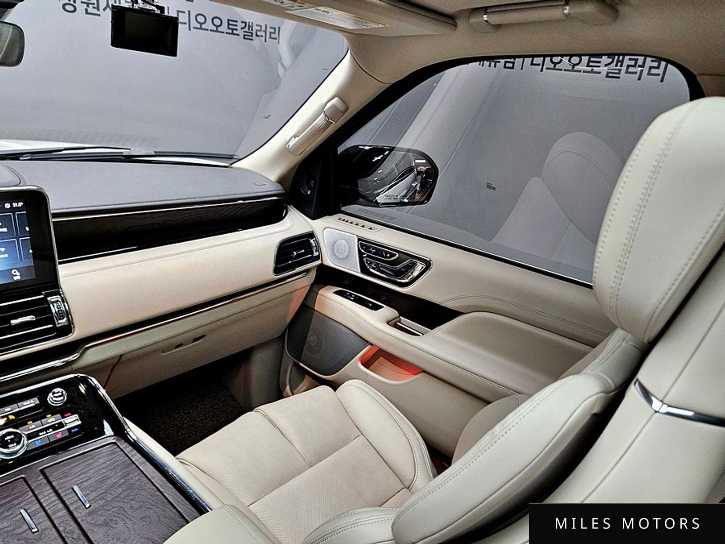 Lincoln Navigator 2021 — миниатюра 9