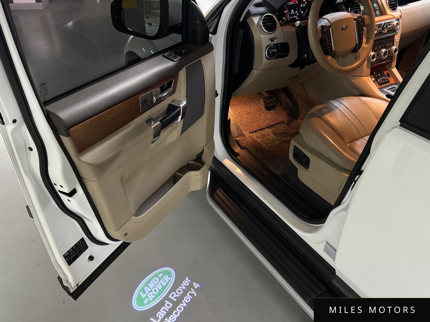 Land Rover Discovery 2016 — миниатюра 12