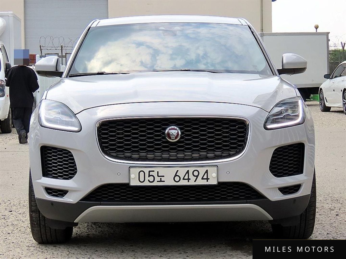 Jaguar E-PACE 2018 — фото 1 из 12