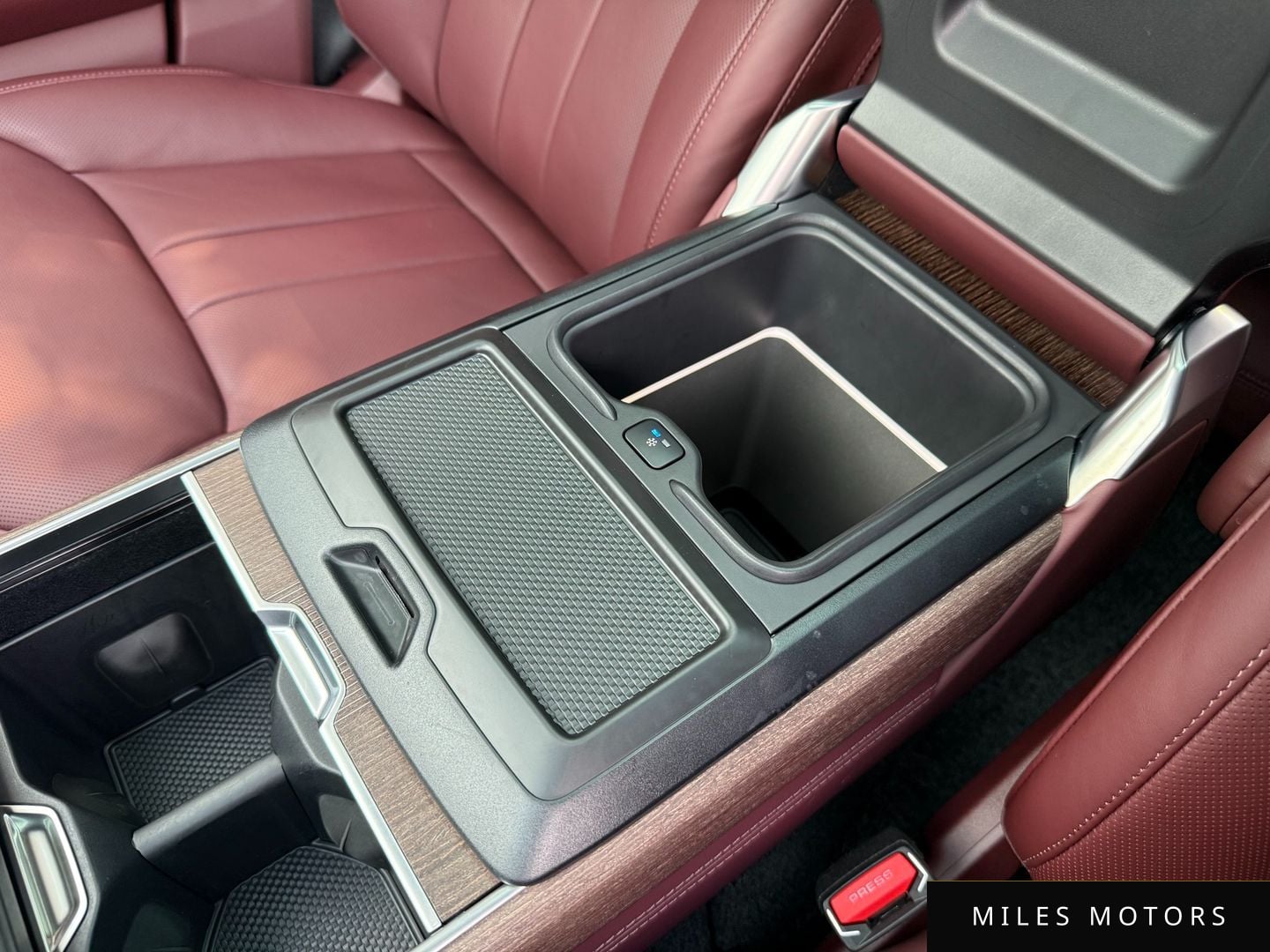 Land Rover Range Rover 2024 — миниатюра 12