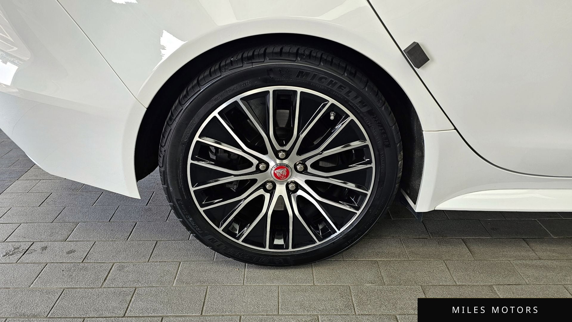 Jaguar XE 2020 — миниатюра 5