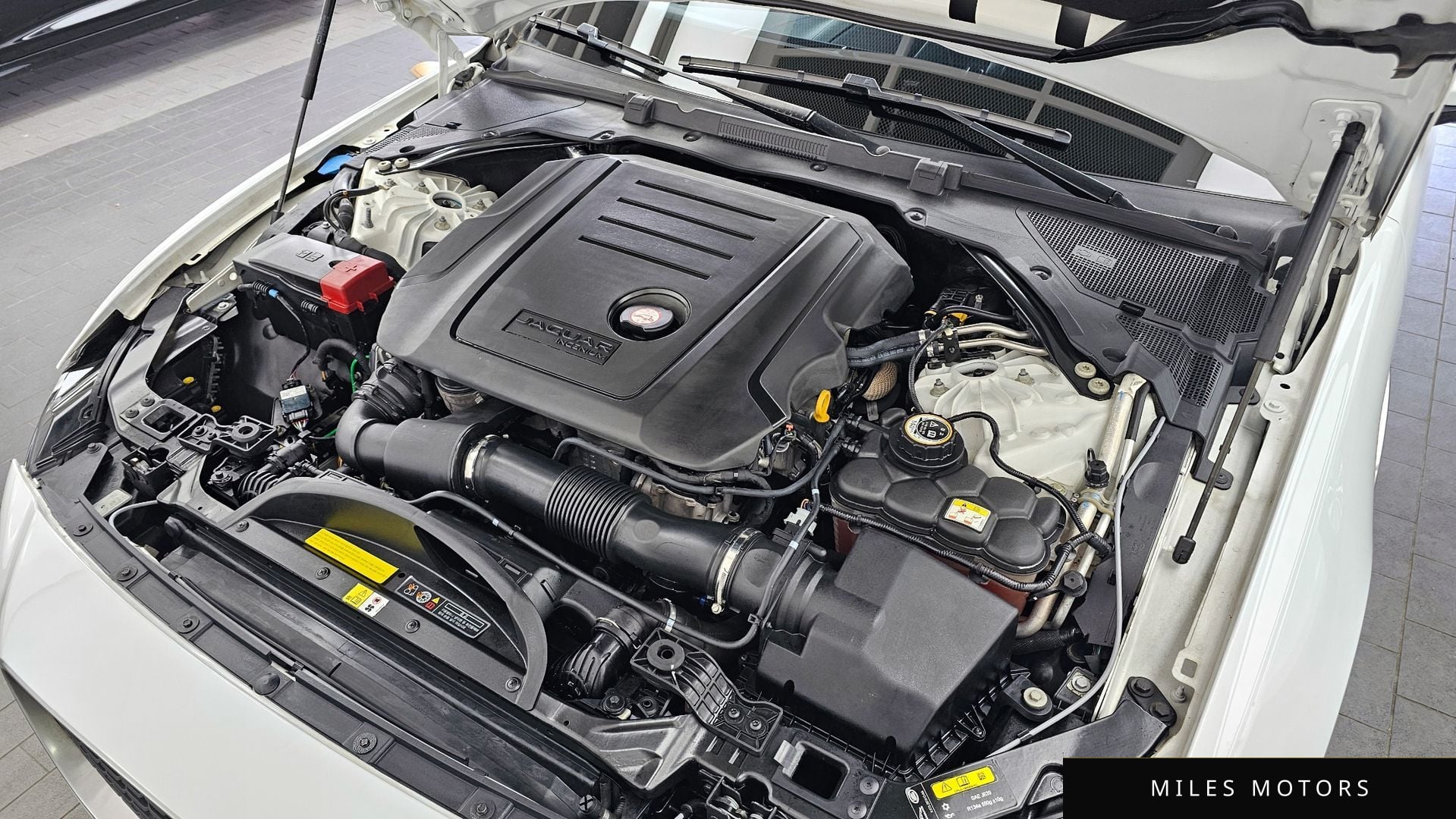 Jaguar XE 2020 — миниатюра 6