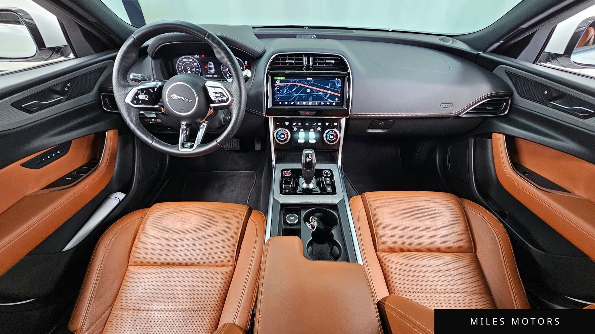 Jaguar XE 2020 — миниатюра 10