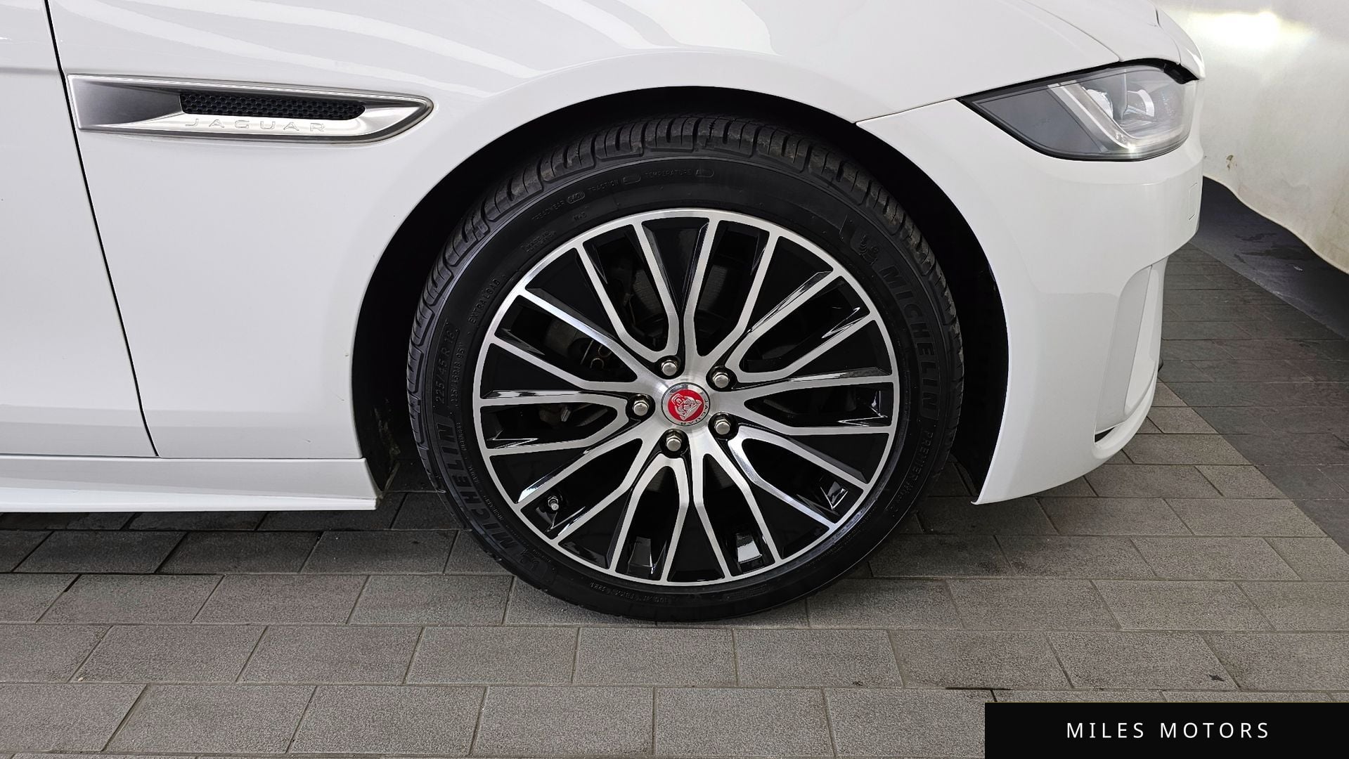 Jaguar XE 2020 — миниатюра 7
