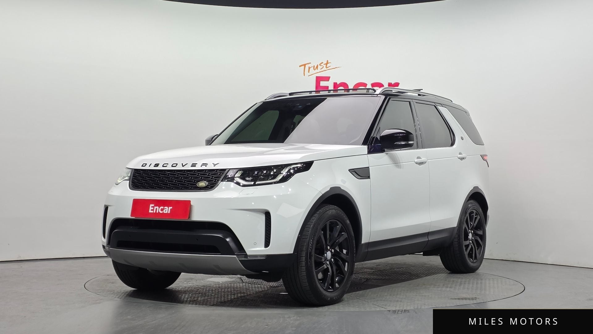 Land Rover Discovery 2019 — фото 1 из 12