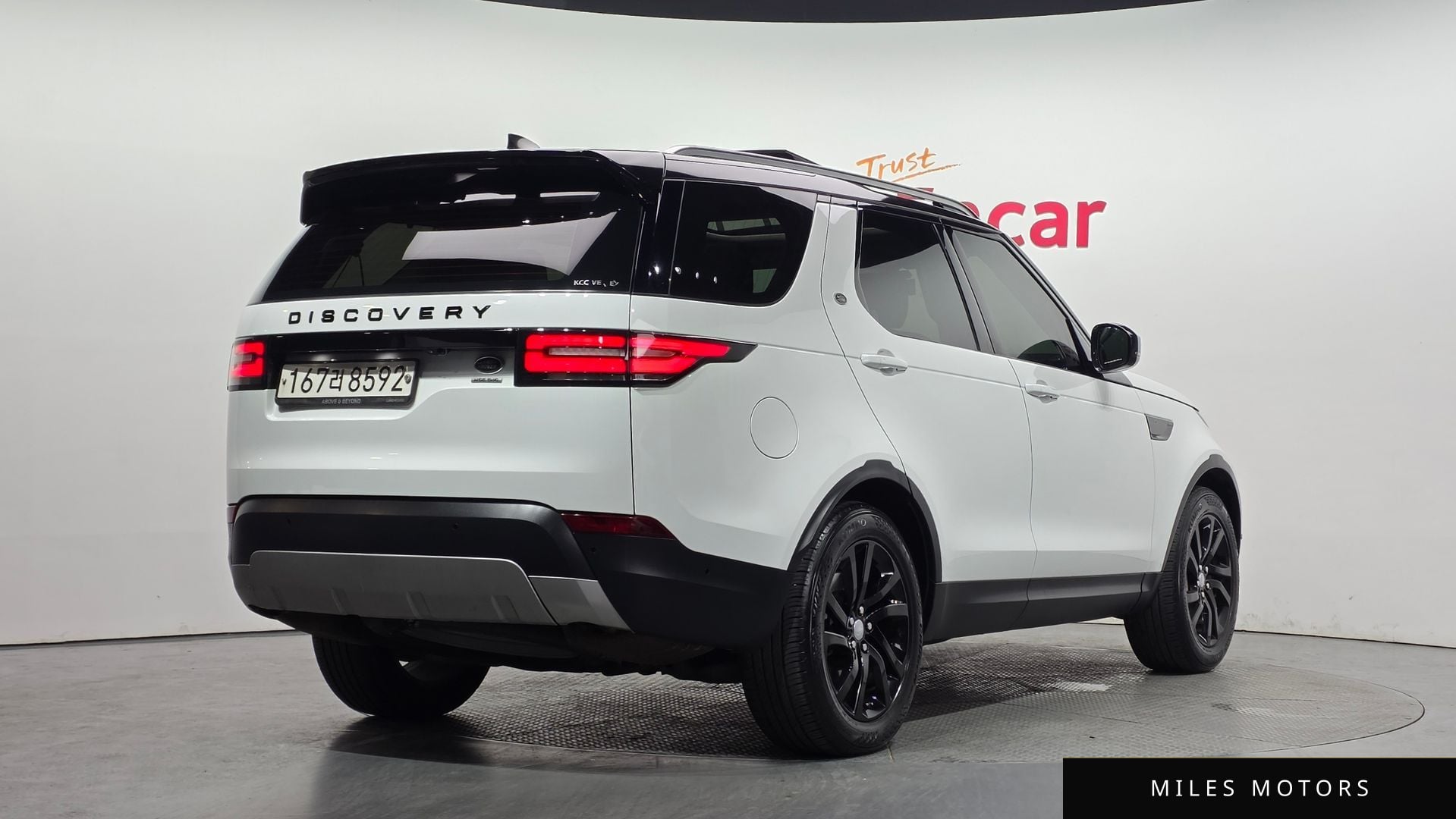 Land Rover Discovery 2019 — миниатюра 2