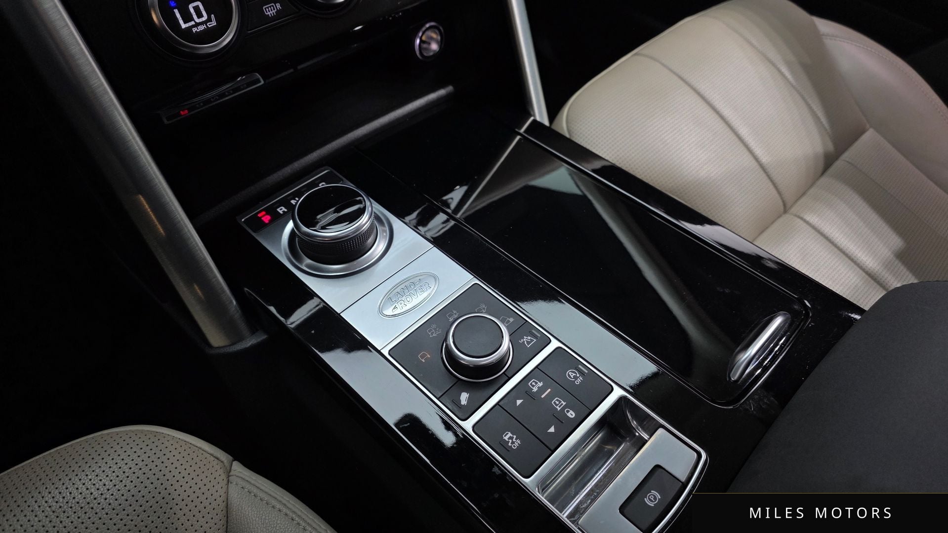 Land Rover Discovery 2019 — миниатюра 12