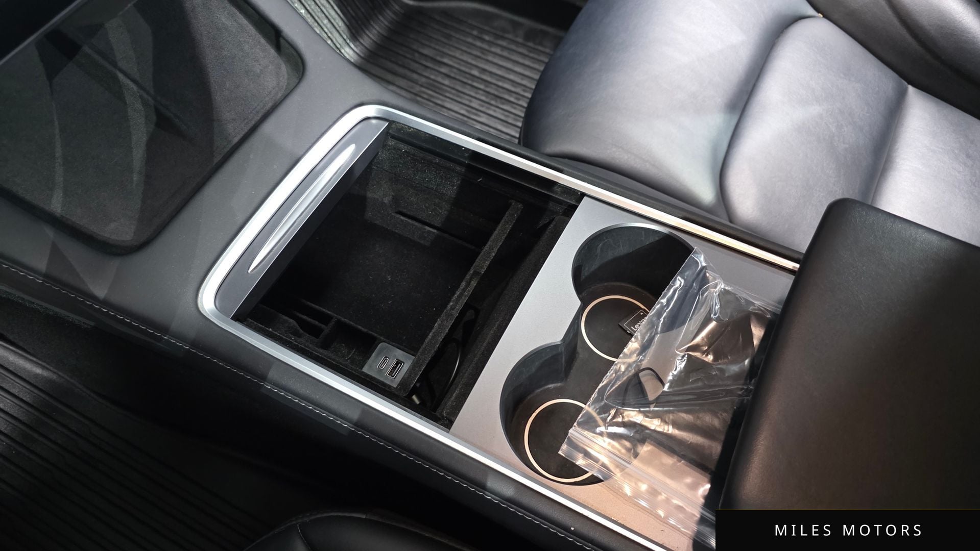 Tesla Model Y 2021 — миниатюра 9