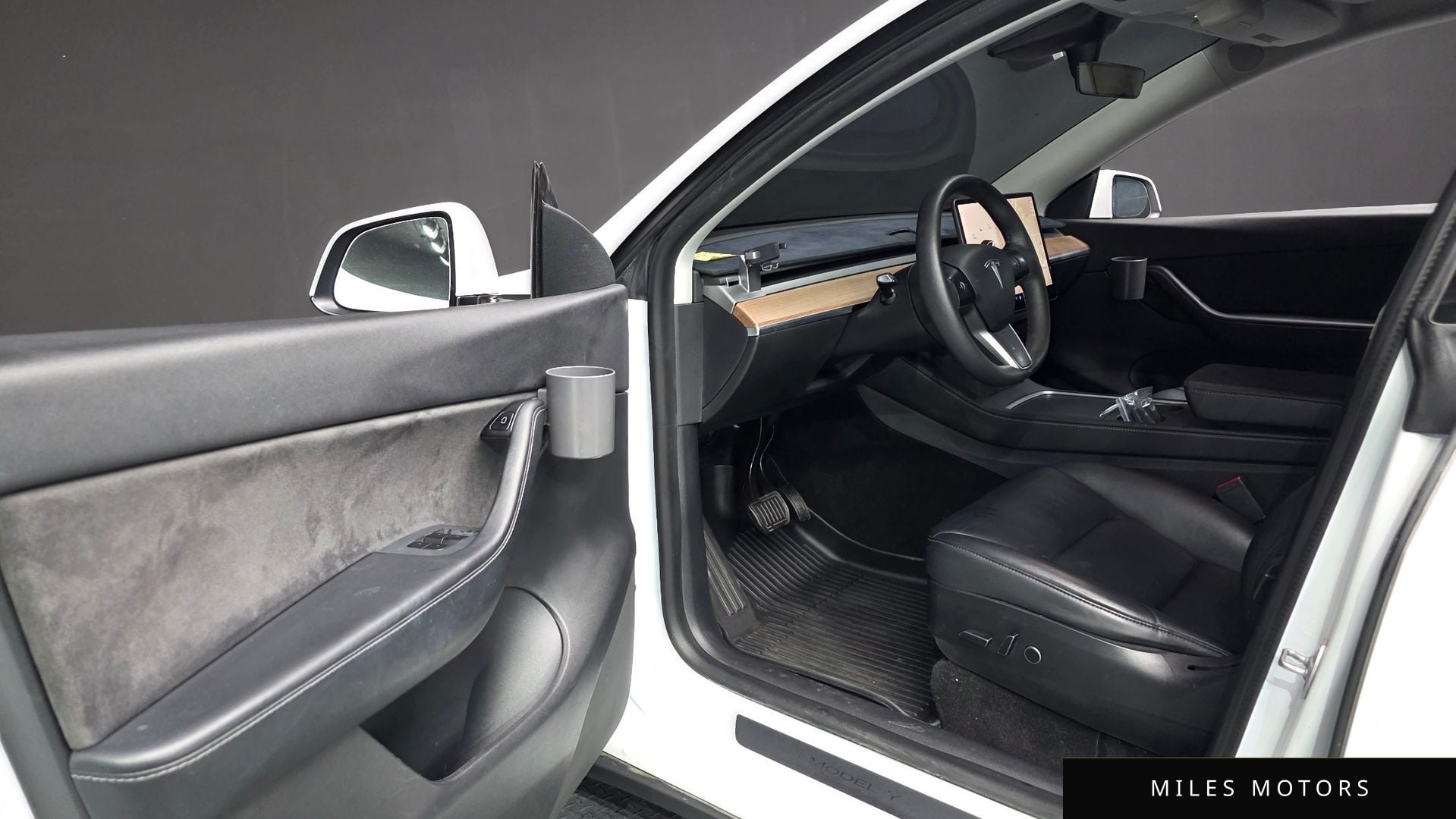 Tesla Model Y 2021 — миниатюра 11