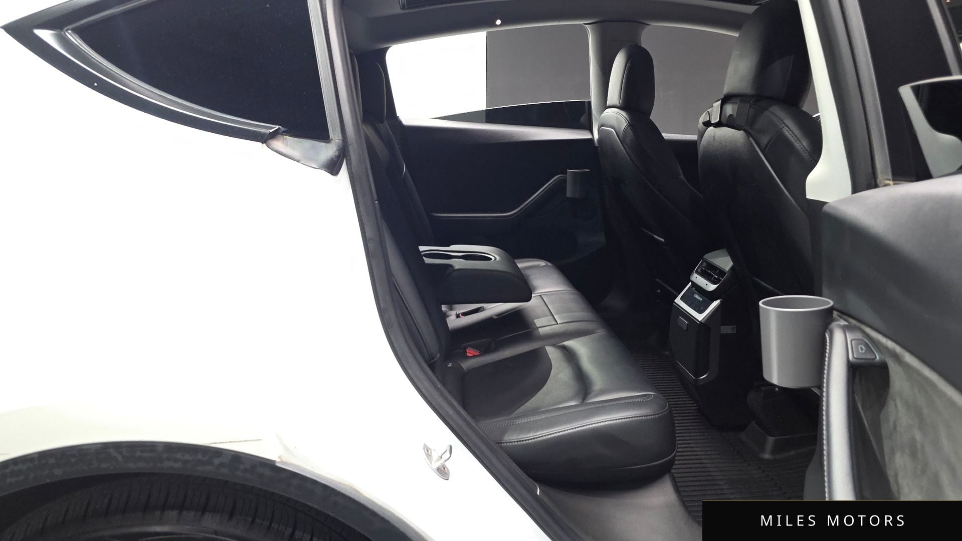 Tesla Model Y 2021 — миниатюра 12