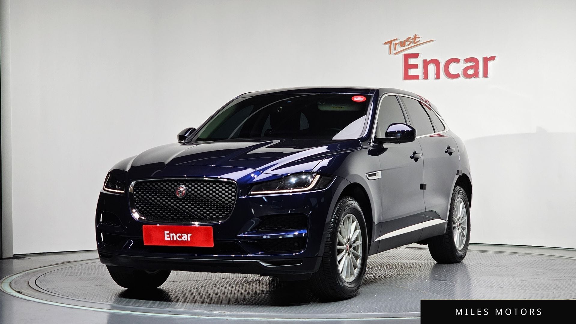 Jaguar F-PACE 2018 — фото 1 из 12