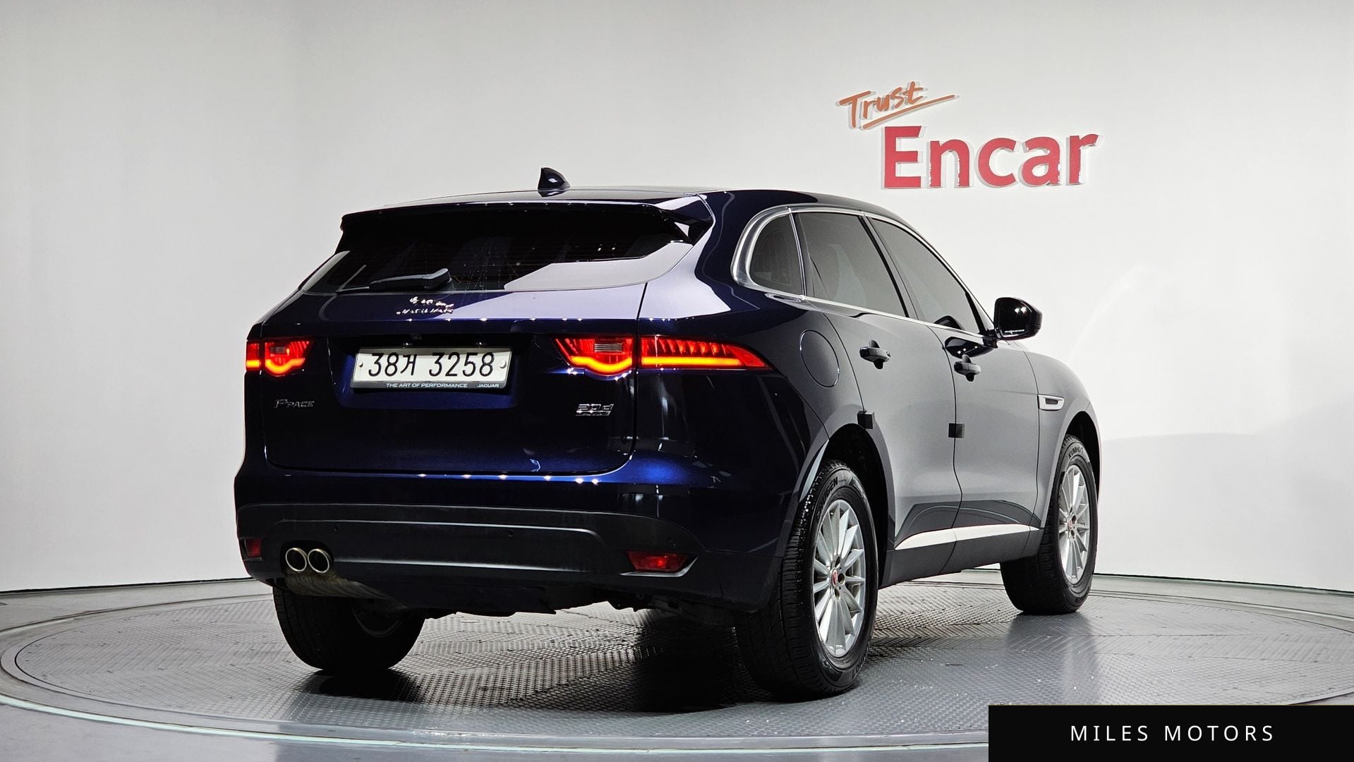 Jaguar F-PACE 2018 — миниатюра 2