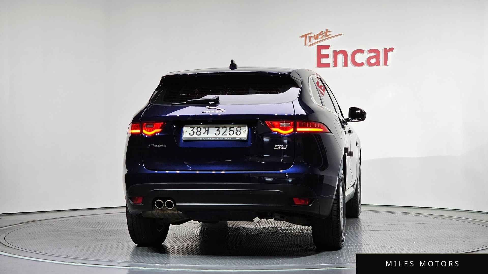 Jaguar F-PACE 2018 — миниатюра 4