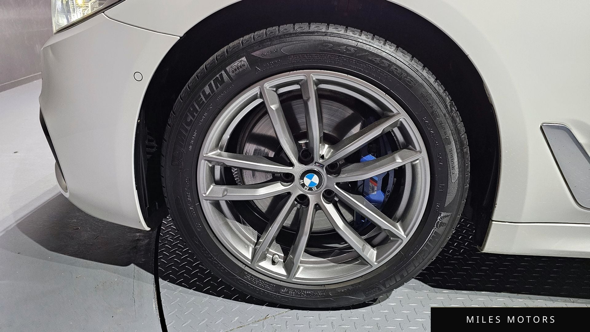 BMW 5 Series (G30) 2018 — миниатюра 5