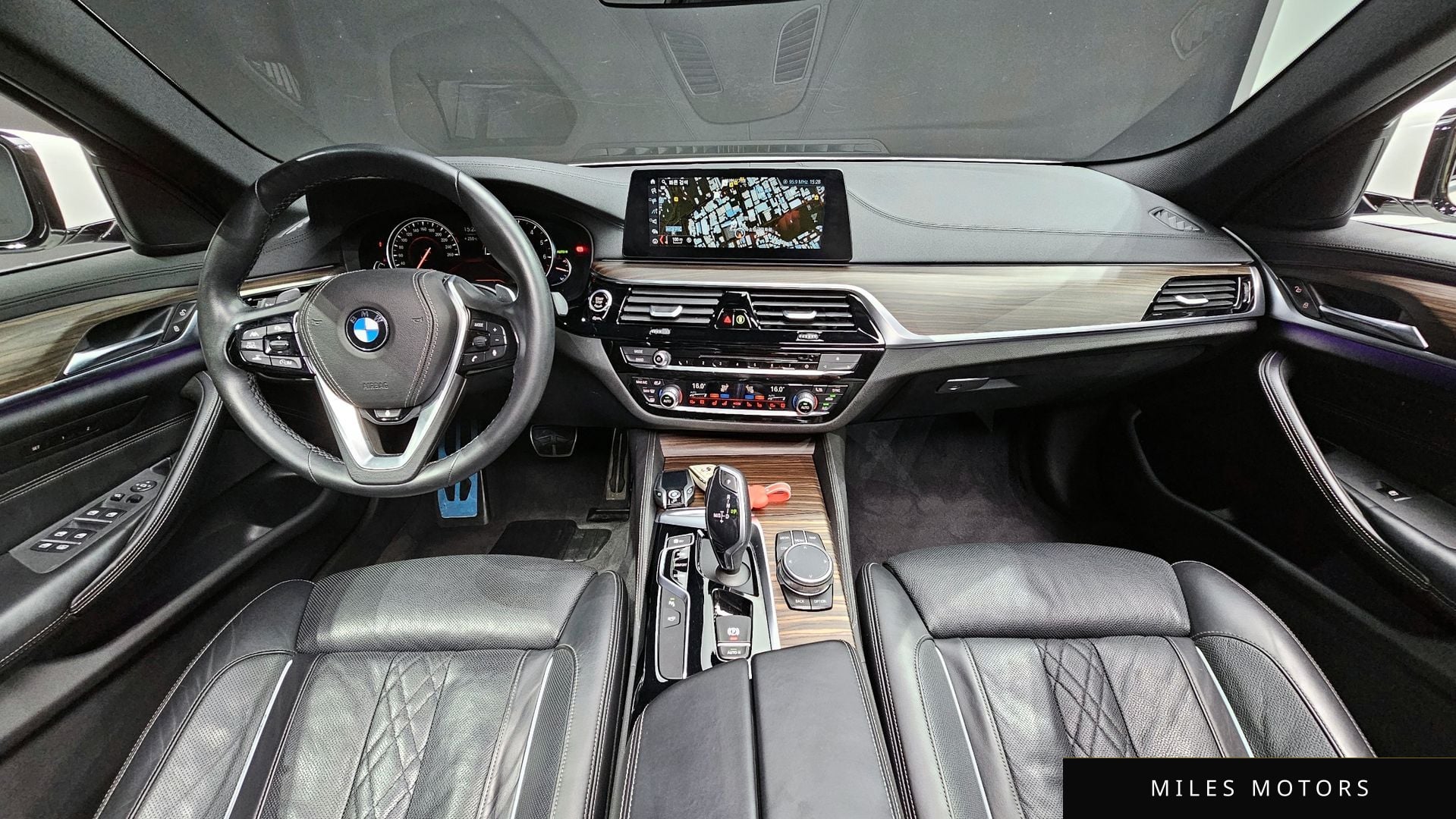 BMW 5 Series (G30) 2018 — миниатюра 10