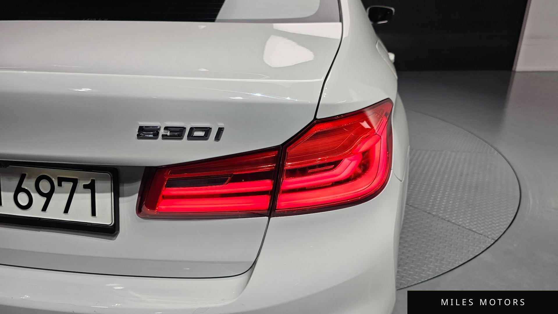 BMW 5 Series (G30) 2018 — миниатюра 9