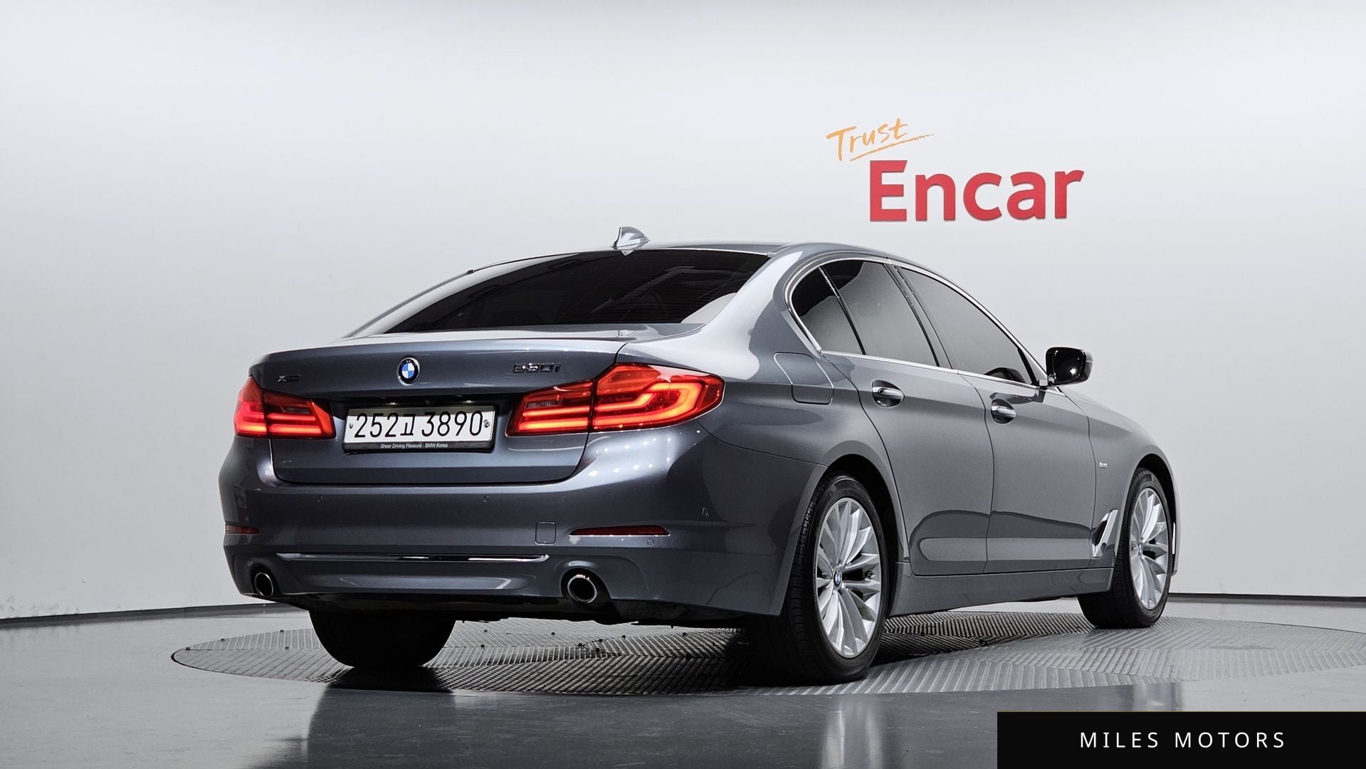 BMW 5 Series (G30) 2018 — миниатюра 2