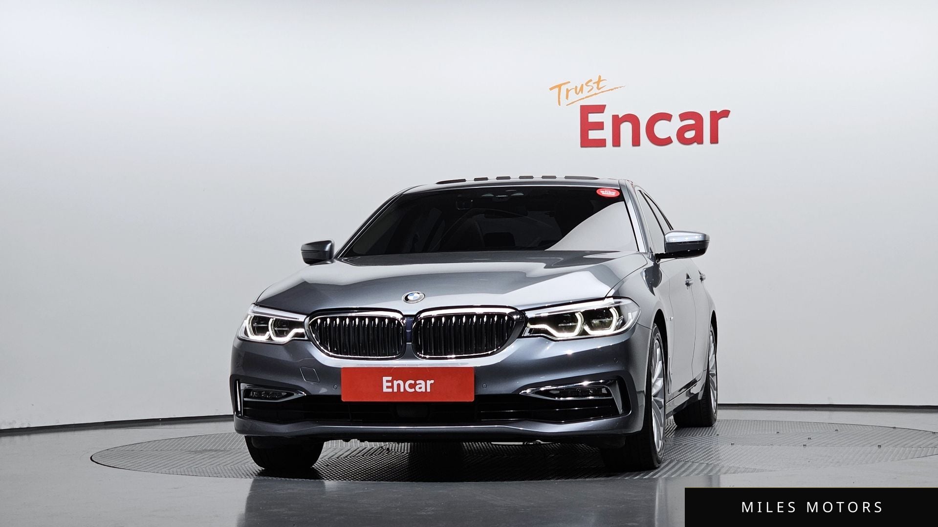 BMW 5 Series (G30) 2018 — миниатюра 3