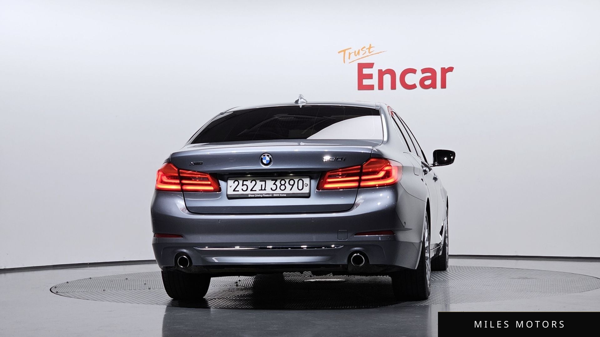 BMW 5 Series (G30) 2018 — миниатюра 4