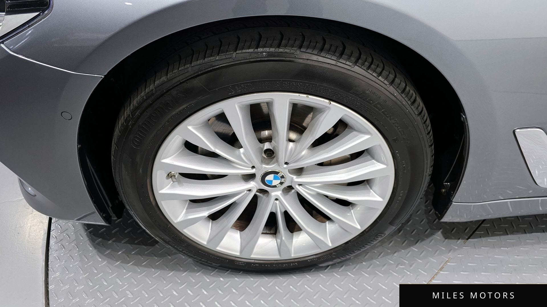 BMW 5 Series (G30) 2018 — миниатюра 5