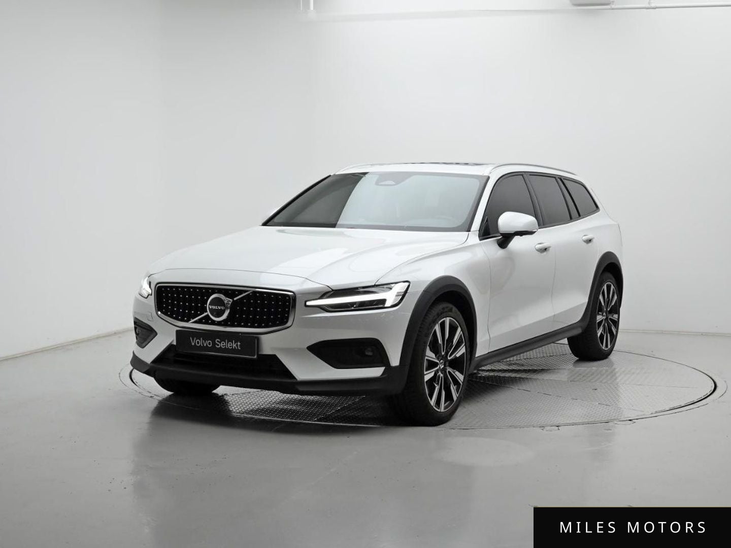 Volvo V60 2025 — фото 1 из 12