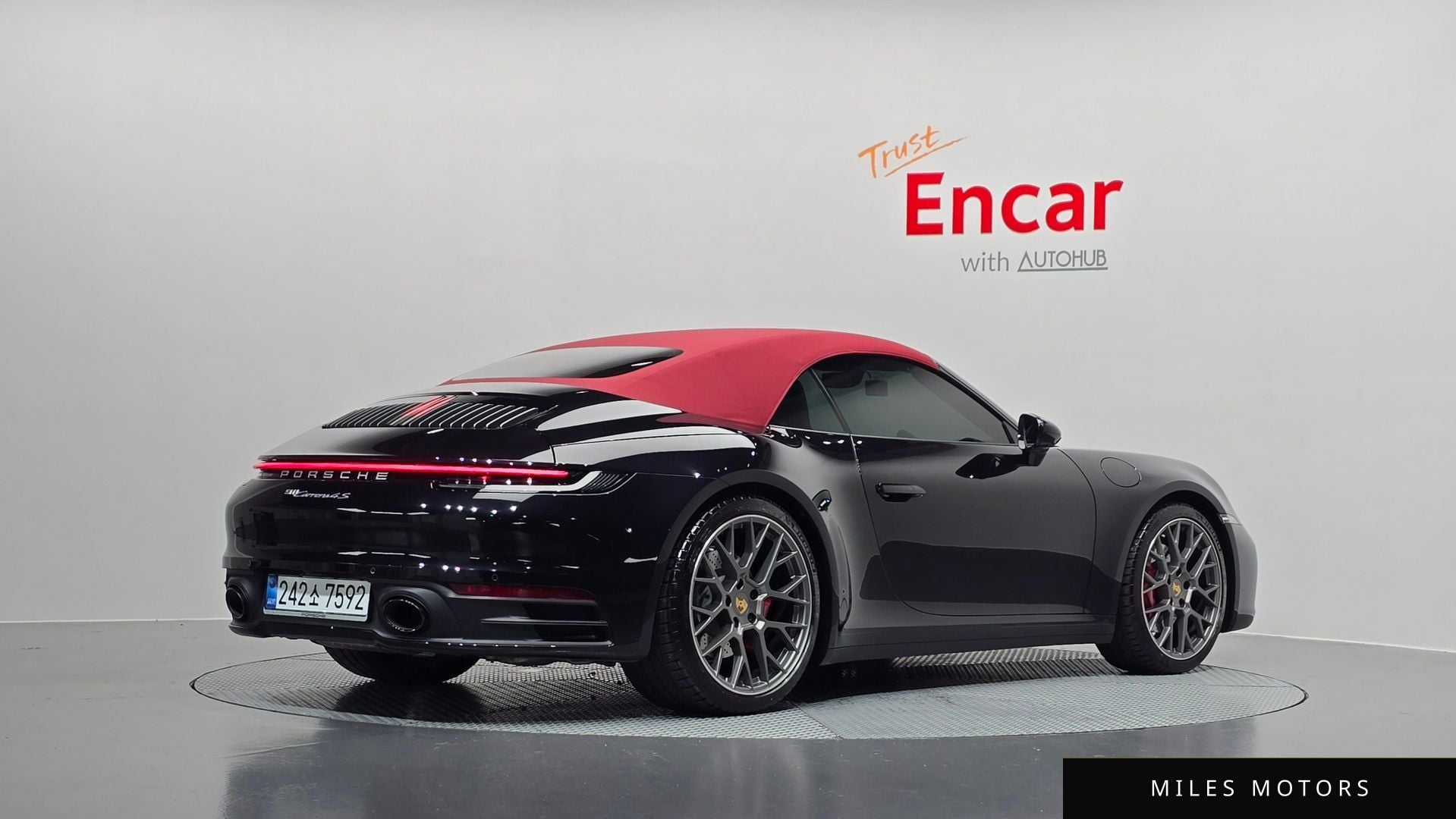 Porsche 911 (992) 2024 — миниатюра 2