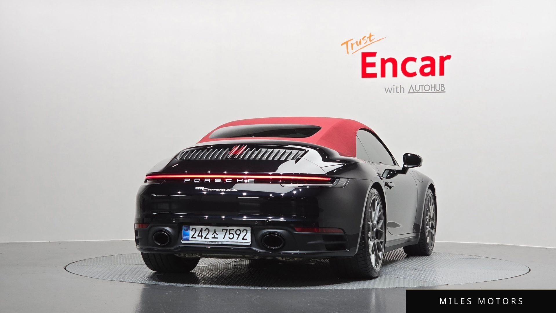 Porsche 911 (992) 2024 — миниатюра 4