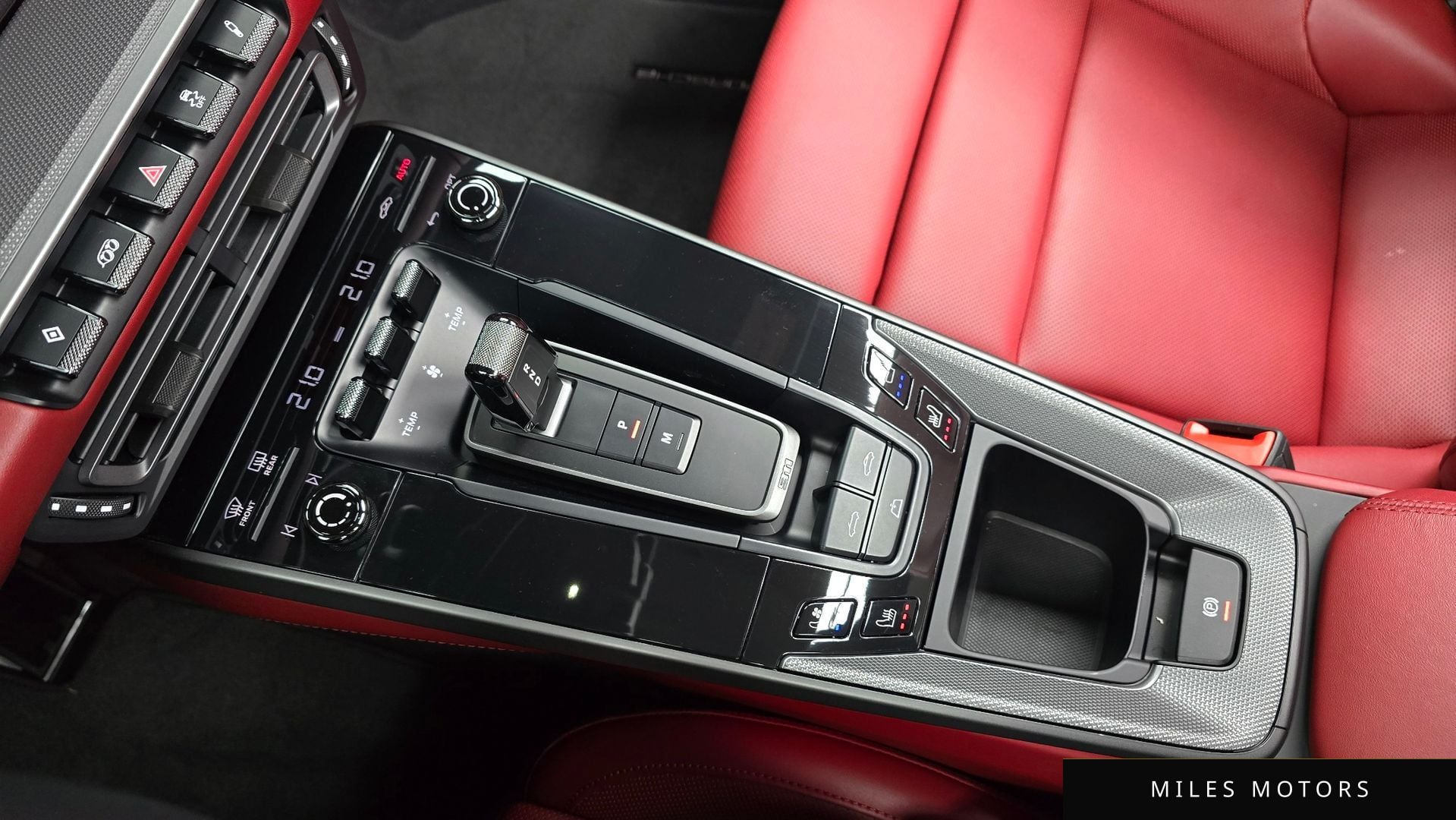 Porsche 911 (992) 2024 — миниатюра 12