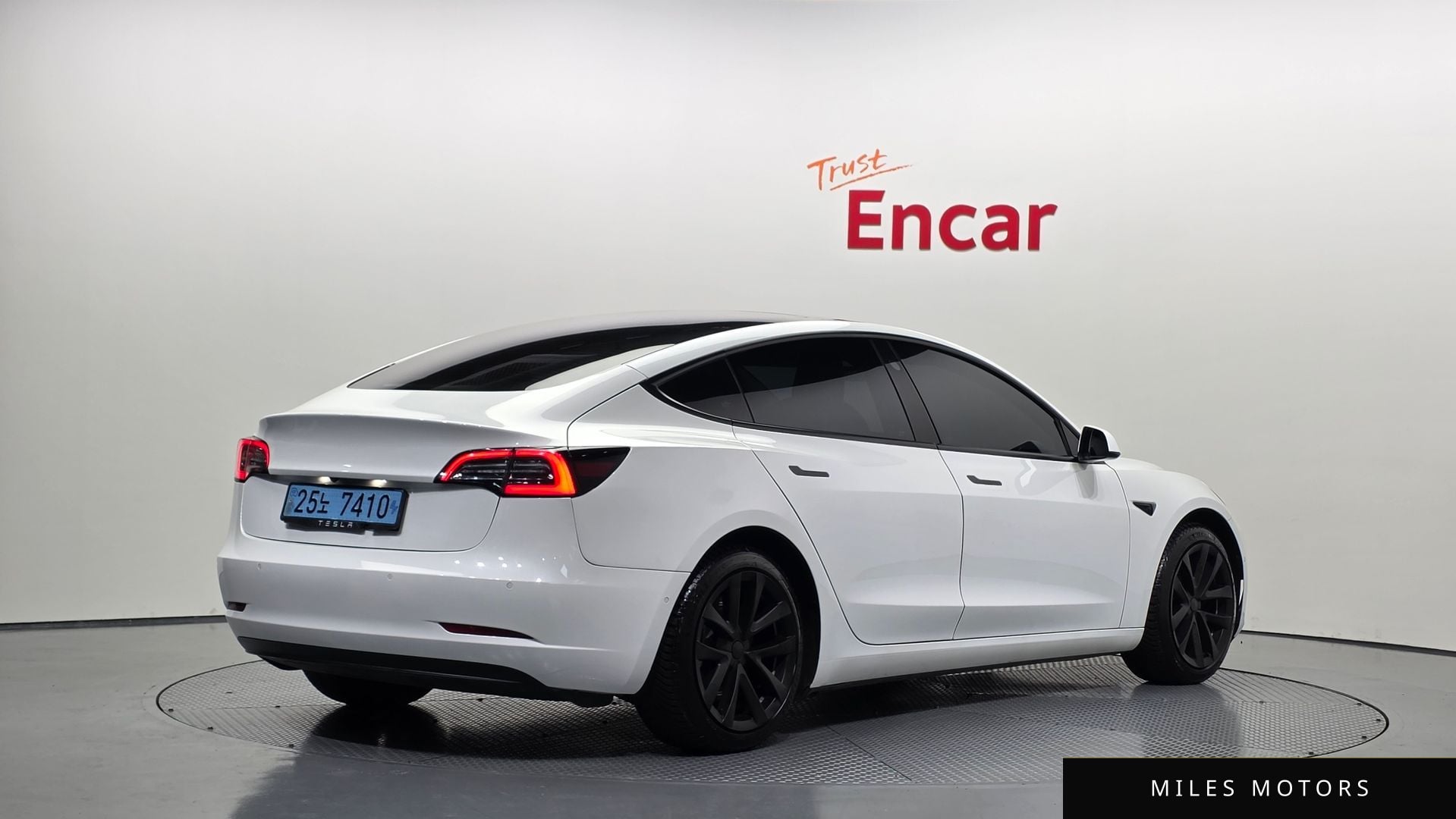 Tesla Model 3 2021 — миниатюра 2