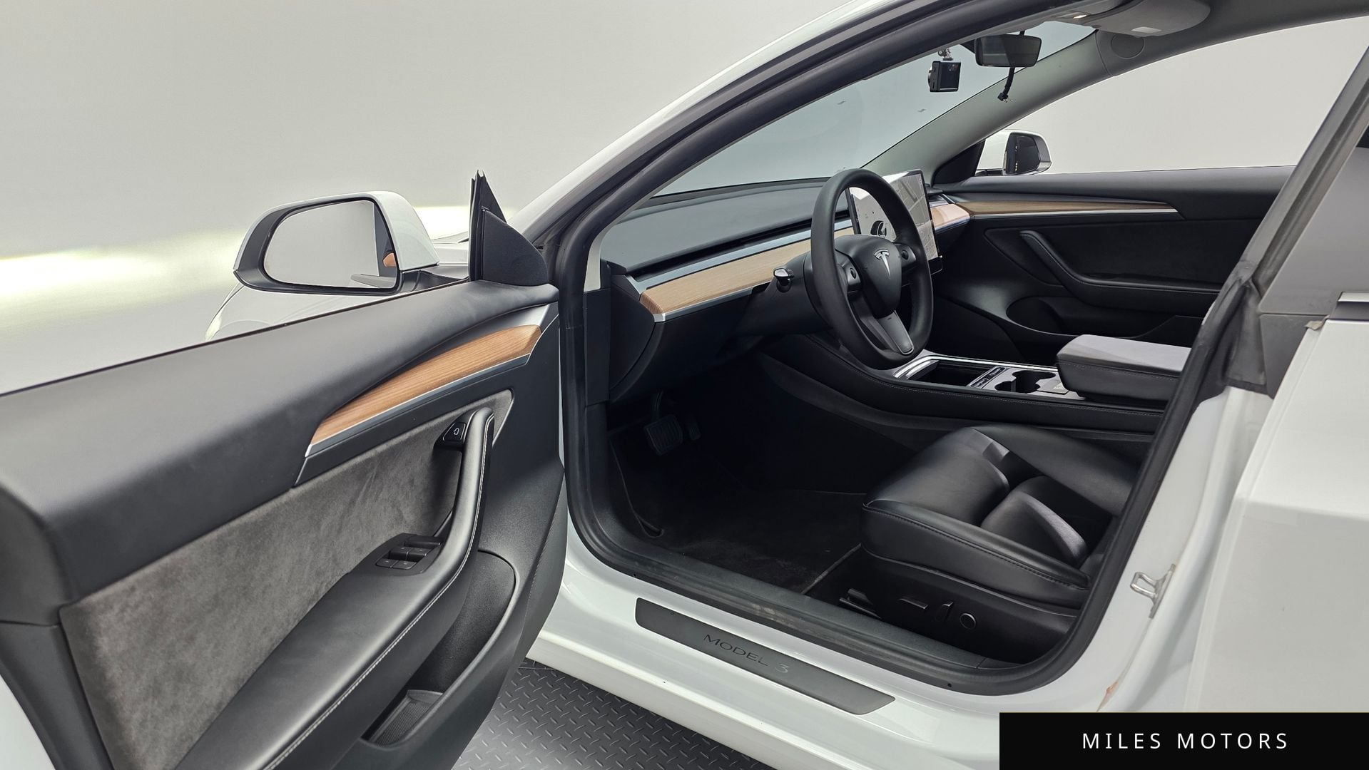 Tesla Model 3 2021 — миниатюра 10
