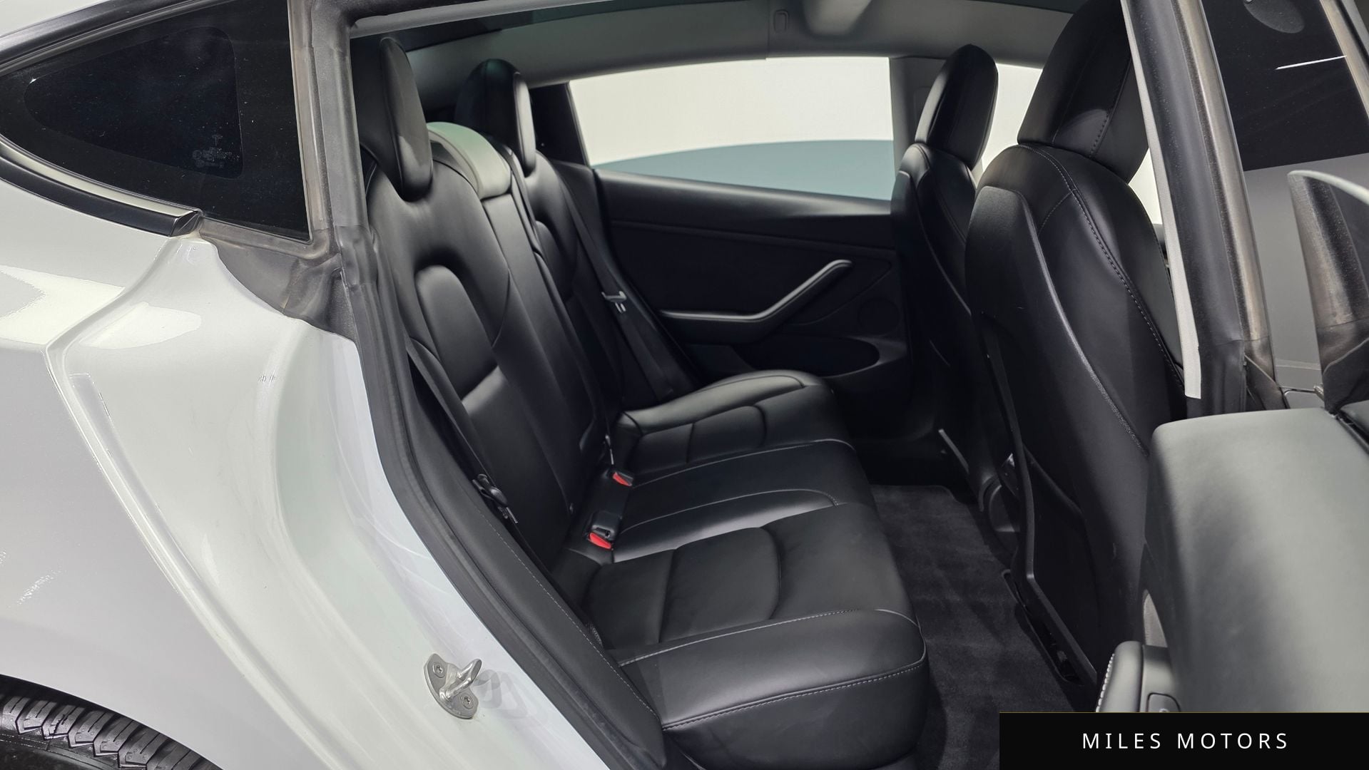 Tesla Model 3 2021 — миниатюра 12